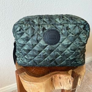 Large Steve Madden toiletries bag